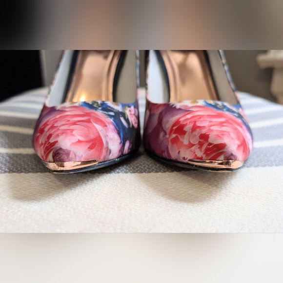 Ted Baker stilettos in pink and blue floral satin EU 40 / US 9 - Picture 8 of 9